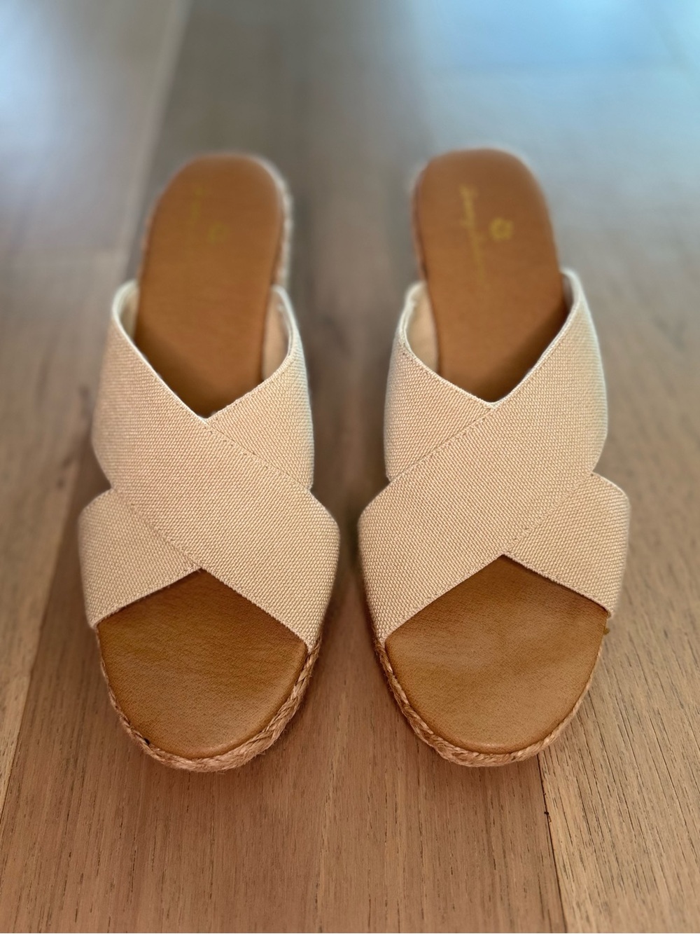 Tommy Bahama "Suzette" Beige Textile Espadrille Wedge Sandals 10